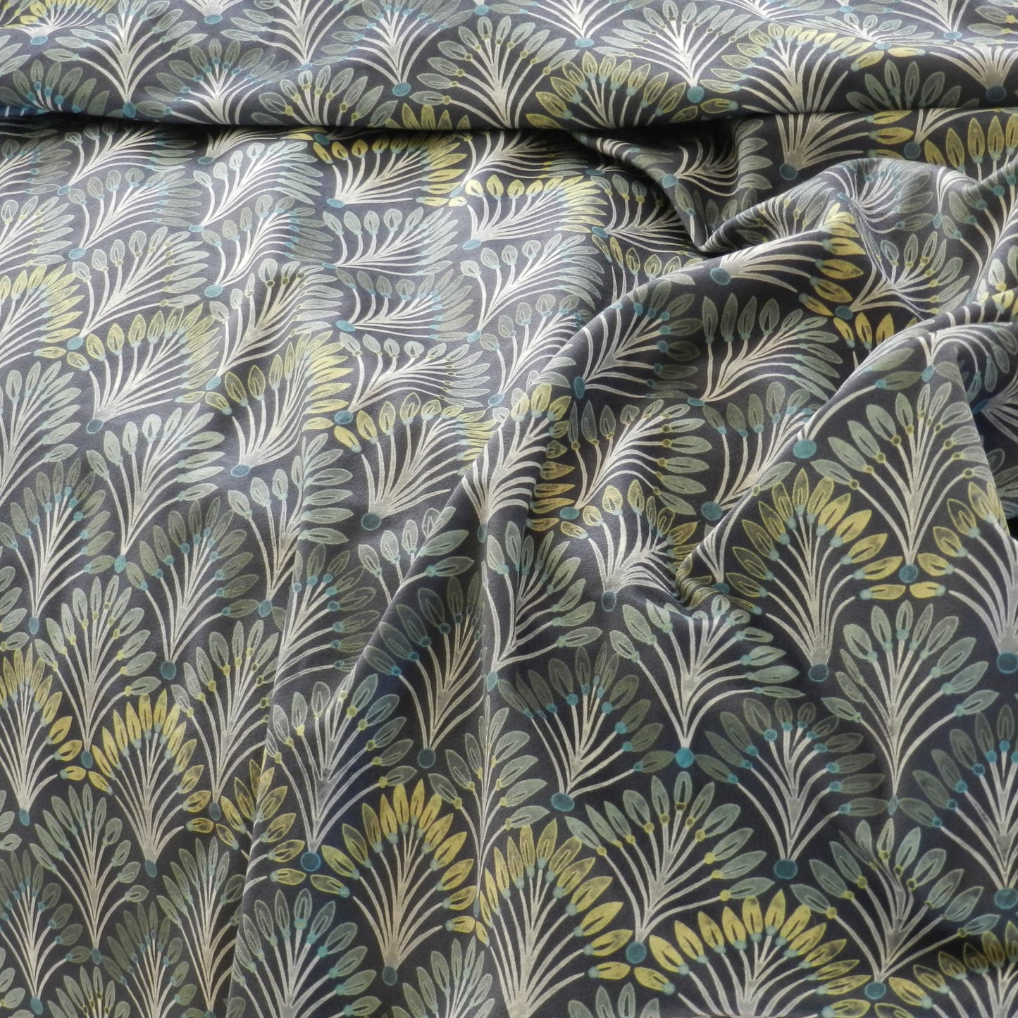 Art Deco Velvet Throw Blanket: Emerald Fringe Peacock Fan Design